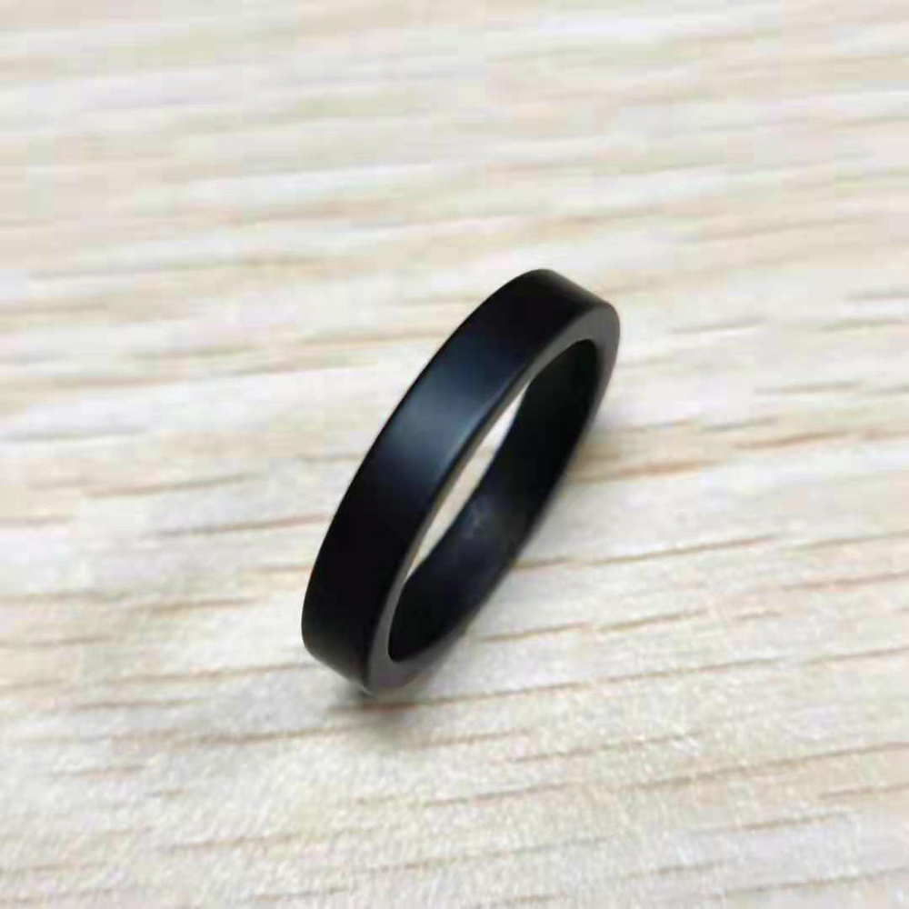 Anello in ceramica nera opaca  - Men'S Accessories Essentials recensione e prezzo