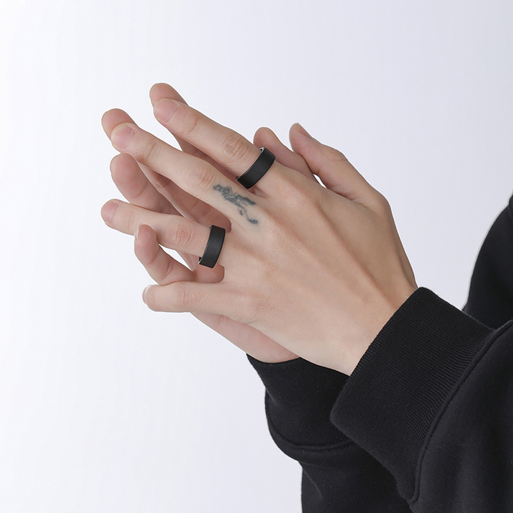 Anello in ceramica nera opaca  - Men'S Accessories Essentials recensione e prezzo