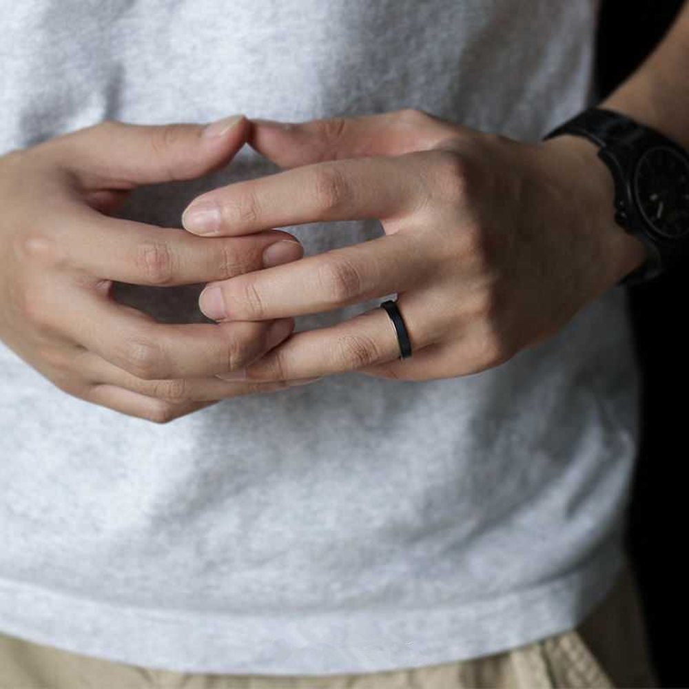 Anello in ceramica nera opaca  - Men'S Accessories Essentials recensione e prezzo